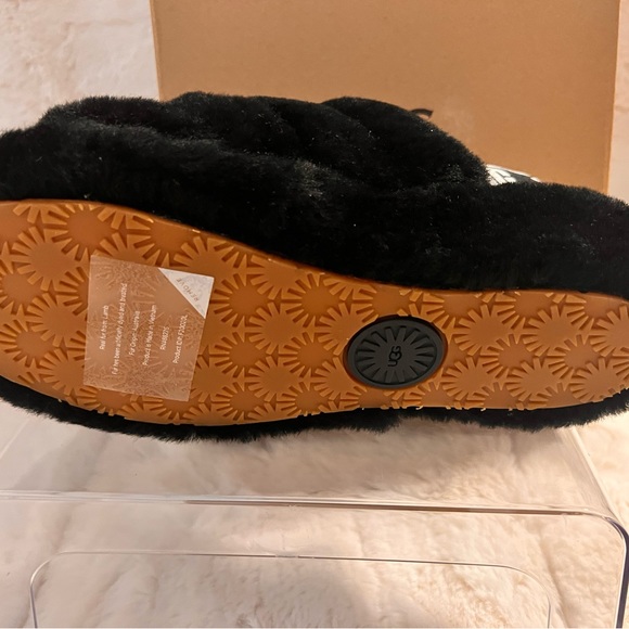 UGG fluff yeah slide size 8 adult - Picture 4 of 5